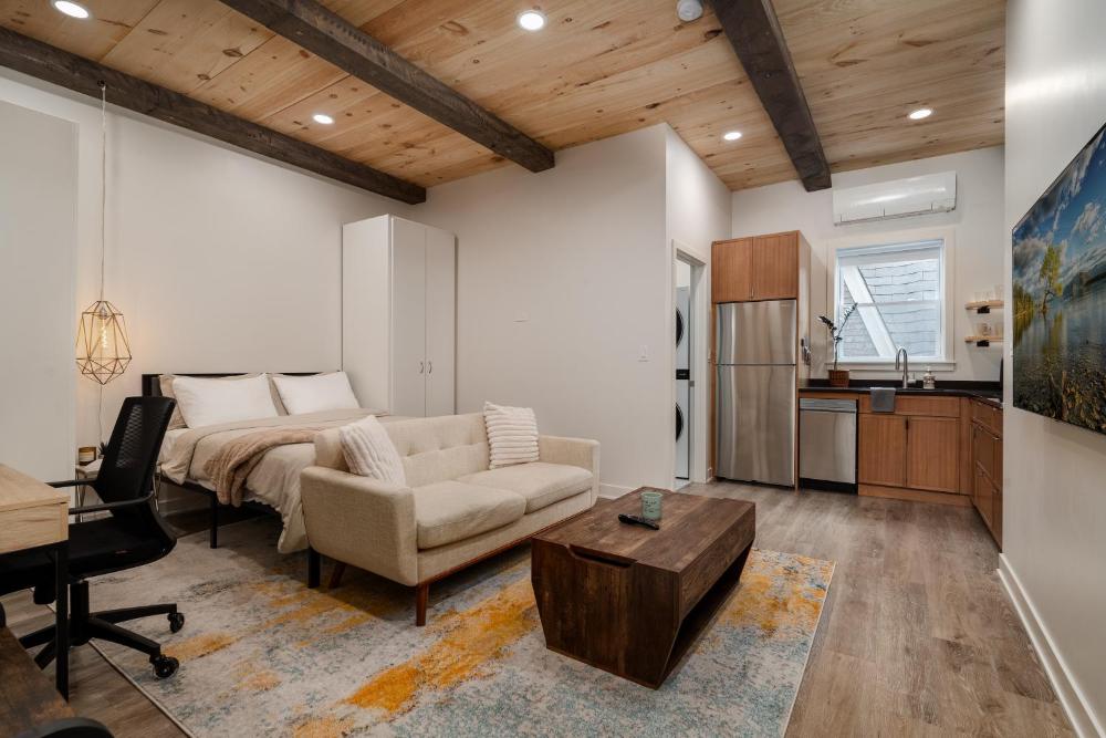 Queen Studio interior
